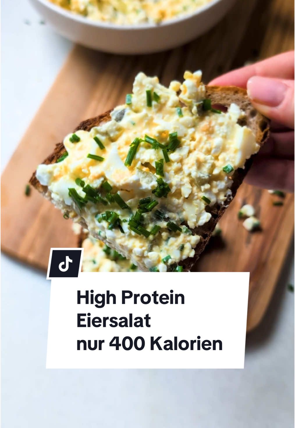 High Protein Eiersalat 😍 ✅ Abspeichern und am besten direkt für die Arbeit meal preppen Inspo kommt von maedelskueche auf Insta 🥰 ➡️ Wir brauchen 2 Eier (gekocht, nach Wahl) 200g Hüttenkäse 50g Cornichons + etwas Gurkenwasser (ich nehme gerne die von Alnatura) 5g Senf 5g Schnittlauch Salz, Pfeffer Eier kochen und mit den restlichen Zutaten vermengen. Mit einem Kartoffelstampfer klappt das mega schnell & easy 👌🏼 alle die sich fragen 