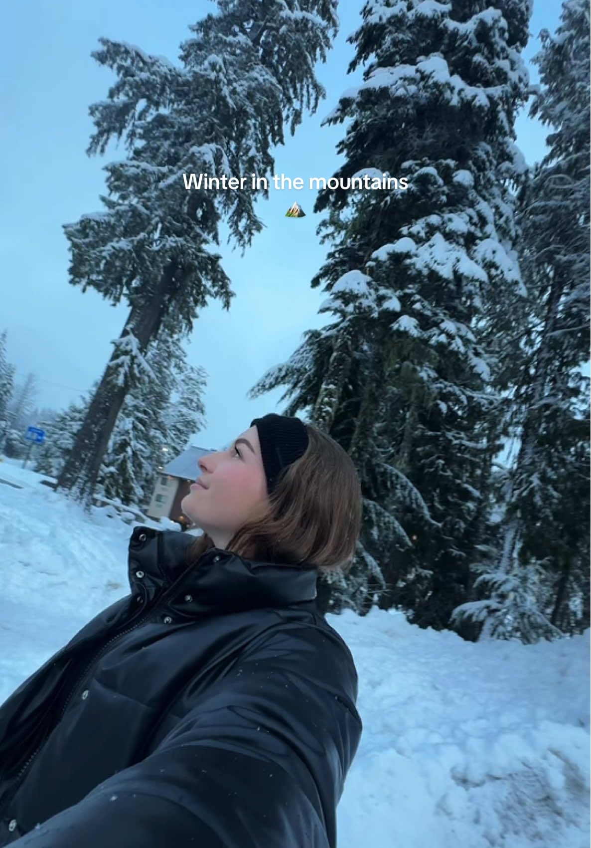 New obsession unlocked: snow falling 🏔️❄️ #mounthood #mthood #oregon #wintervacay #snowday 