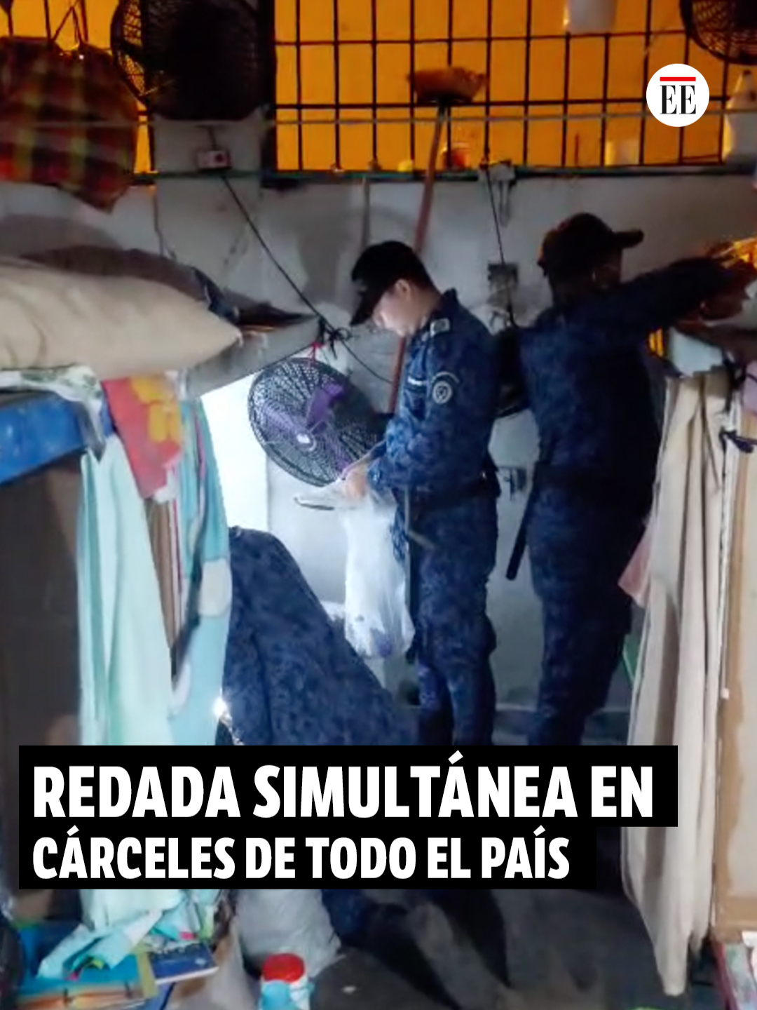 El coronel Daniel Gutiérrez, director del Inpec, ordenó operativos simultáneos para dar con celulares, estupefacientes y otros elementos prohibidos dentro de las prisiones del país. Estos son los resultados de la primera gran redada del año. #inpec #bogotá #carcel