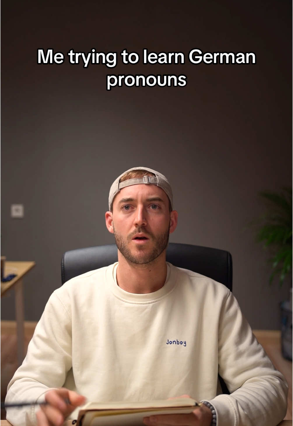 Me trying to learn German pronouns 😳
