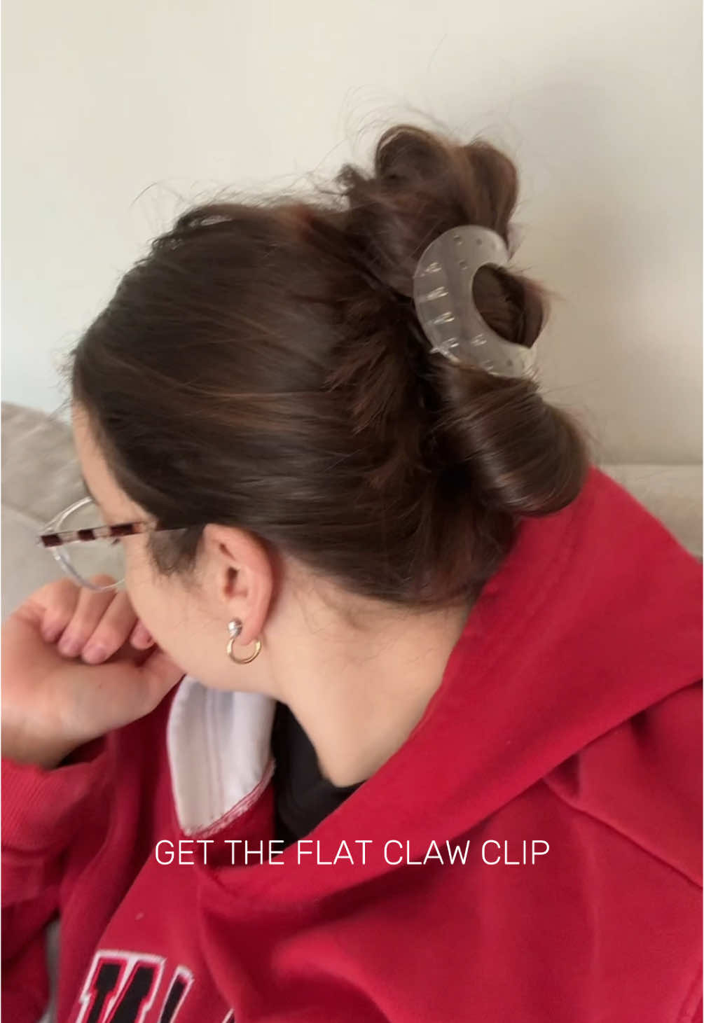 Get the flat claw clip. You’re welcome. #clawclip #flatclawclip #hairhack 