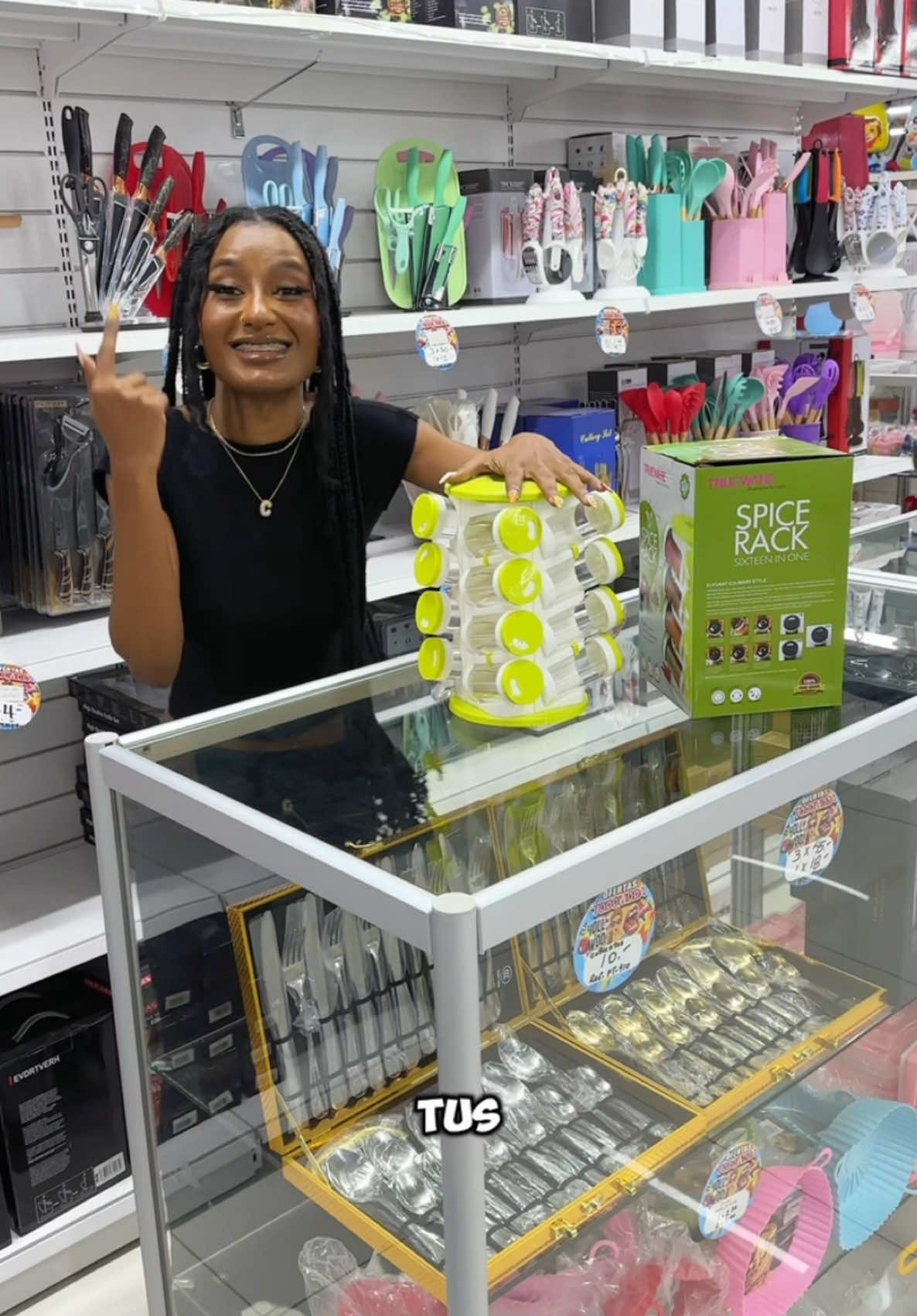 Miren este organizador de especias giratorio 😱😱😱 Está hermoso podrás guardar todos tus condimentos de manera fácil y rápida 🔥👌👌👌 Envíos a toda Panamá 🇵🇦  #especias #condimentos #cocina #organizadores #comida #trucos #hogar #casa #panama #panama🇵🇦 #pty #pty🇵🇦 #tiktok #fyp #paratiiiiiiiiiiiiiiiiiiiiiiiiiiiiiii 