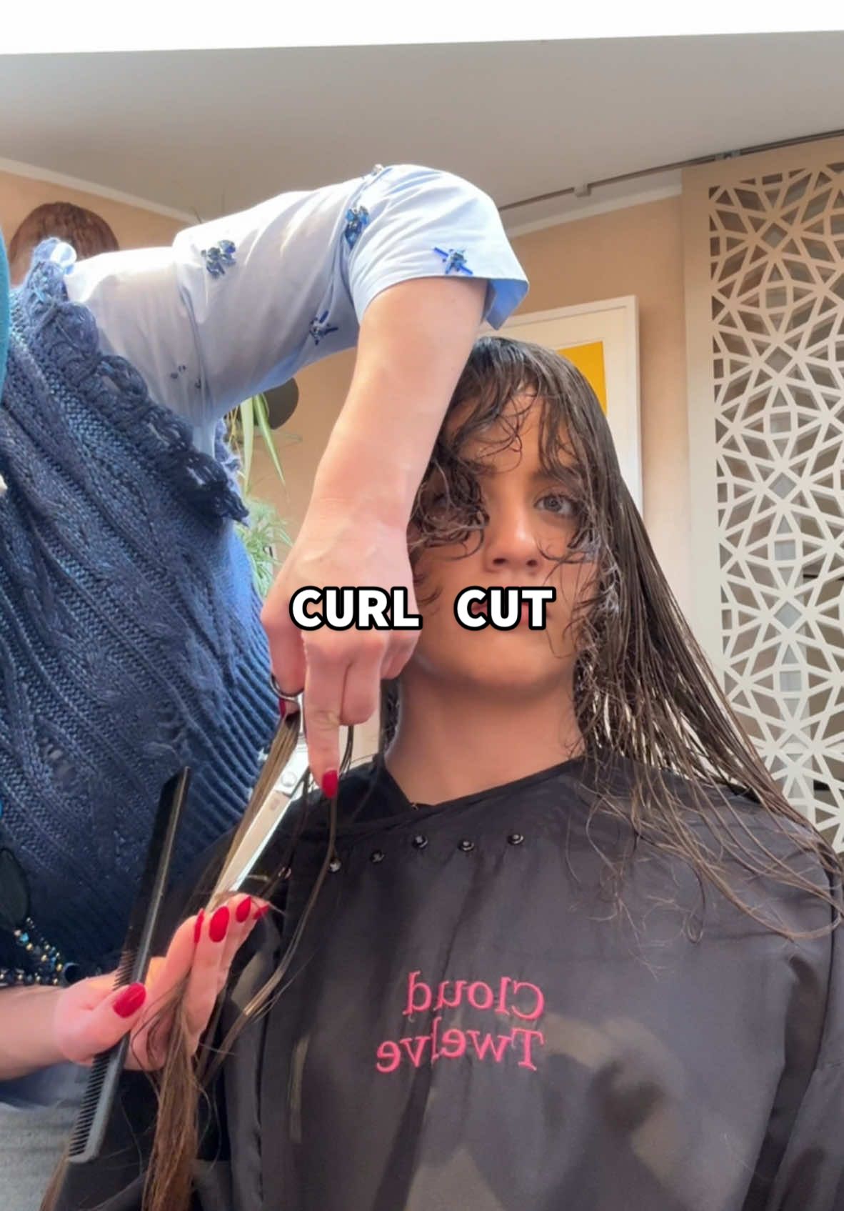 Stylists Instagram is: li.o.li_ 📍salon: Cloud Twelve in Notting Hill Utterly obsessed!! So so so so worth it, the precision is unmatched! #curlyhaircut #curlyhair #curlcut #curlyhairroutine #curlygirl 