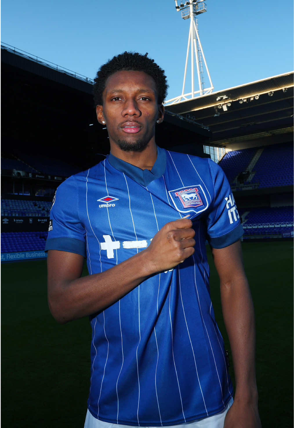 It’s time to dance. 🕺 Welcome to Town, Jaden Philogene. 💙 #ipswichtown #jadenphilogene 