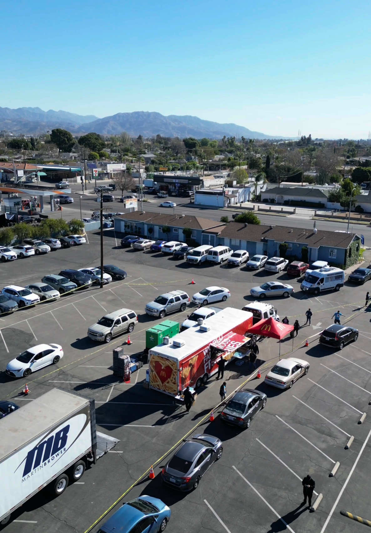 Thank you @McDonald’s @Concrete & our fellow franchise owners for putting on this amazing event for the 818! We love y’all. ❤️ Please stay safe LA. 🙏🏼 #valley #sfv #sanfernandovalley #818 #pasadena #pasadenacalifornia #losangeles #fire #socal #community #mcdonalds #mcmarrofamilyrestaurants #familyowned