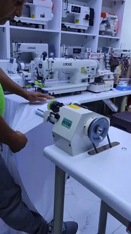 ¿Sabías que esta máquina cortacinta corta de manera rápida y precisa?  ¡Mira cómo lo hace en segundos! ⚙️✂️🔥  #CortePerfecto #MáquinaCortacinta #TecnologíaTextil #TrabajoRápido #Cinta #Accesorios #IndustriaTextil #SewingMachine #EfficientTools #MakersOfTikTok
