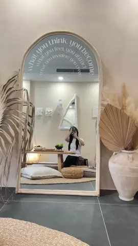Cuộc đời là một hành trình dài, thay vì chúng ta sống sau bóng lưng của một ai đó thì mình nên cố gắng để  tự chủ kinh tế, tự chủ thời gian, và có thể làm đượ những gì mình muốn