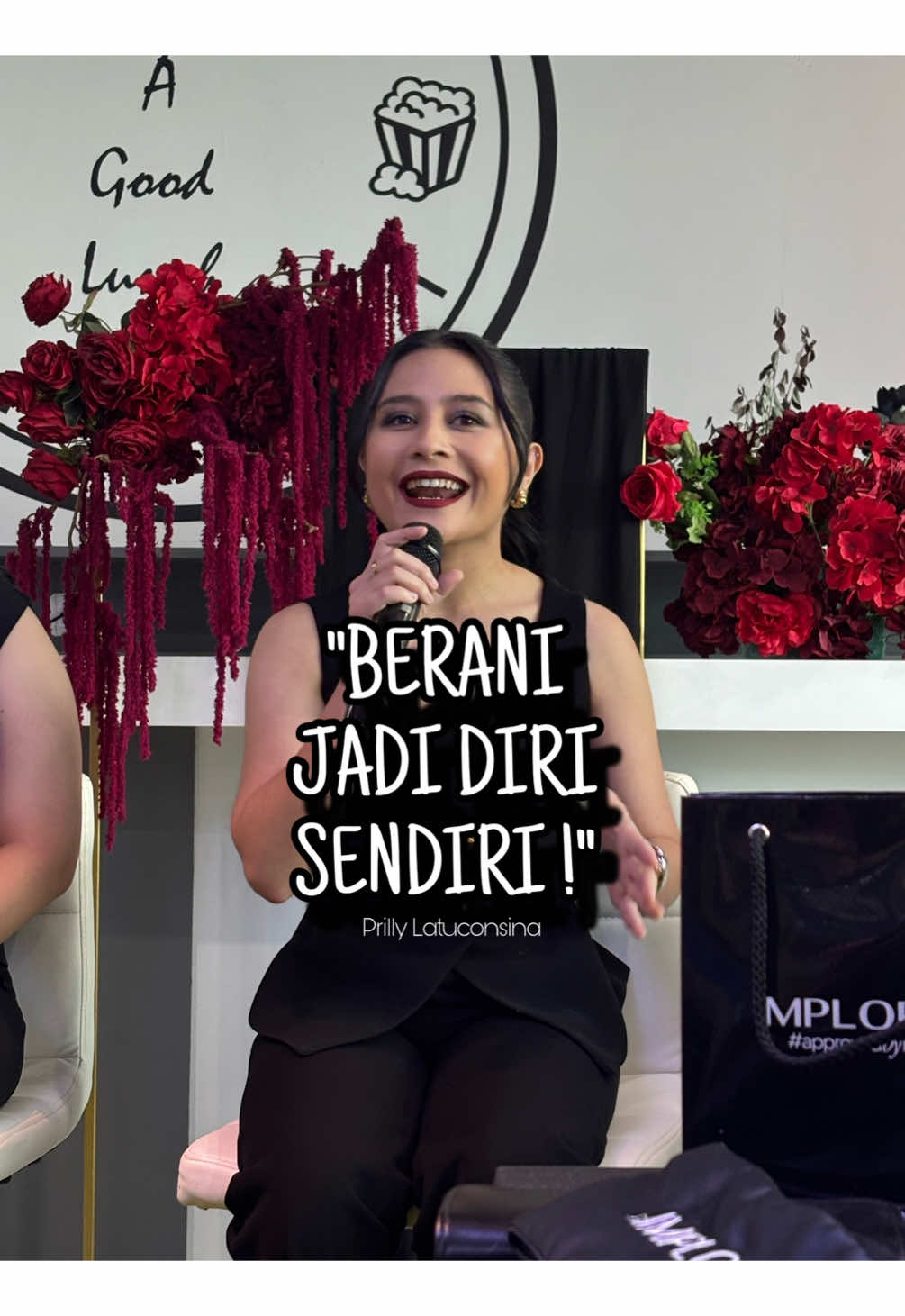 BERANI JADI DIRI SENDIRI jangan takut untuk membangun personal branding sesuai dengan apa yg kamu mau, bukan sesuai dengan trend , atau sesuai dengan apa yg orang lain mau. ~Prilly Latuconsina  #quoteoftheday #prillylatuconsina #personalbranding 