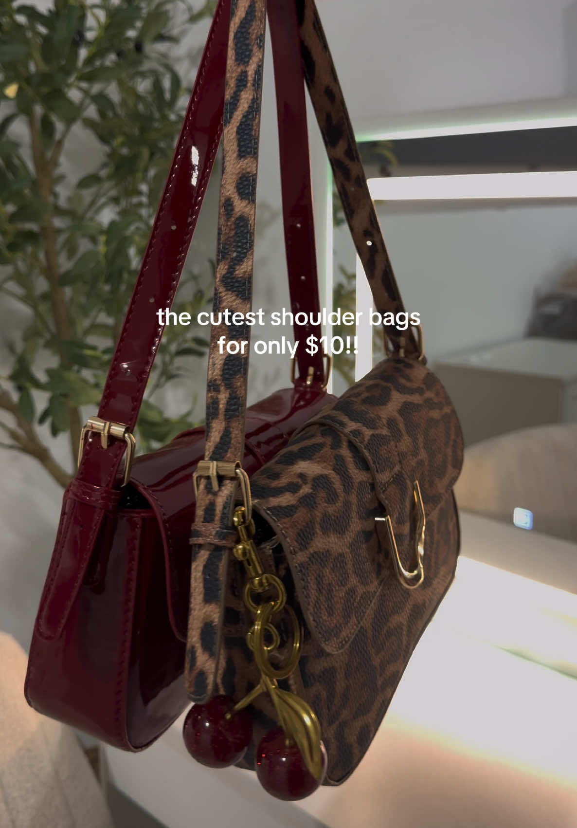 In love 😍👜🍒   #shoulderbag #vintagebags #ttshopfinds #viralbag #tiktokshopfinds #ttsdelightnow #pursetok #purses #leopardprint #cherryred #fyp #fypシ #foryoupage 