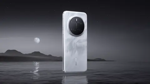 Three shades of perfection, one iconic design. The #HONORMagic7Pro is available in 3 stunning colors  🤍Lunar Shadow Grey  💙Breeze Blue  🖤Classic Black  Last day to pre-order the HONOR Magic7 Pro. Pre-order now from RM4,599 and enjoy RM200 Instant Rebate and free HONOR Watch 5 plus freebies worth RM2,096* 🎁  *T&Cs apply.  #HONOR #HONORMalaysia #HONORMagic7ProMY