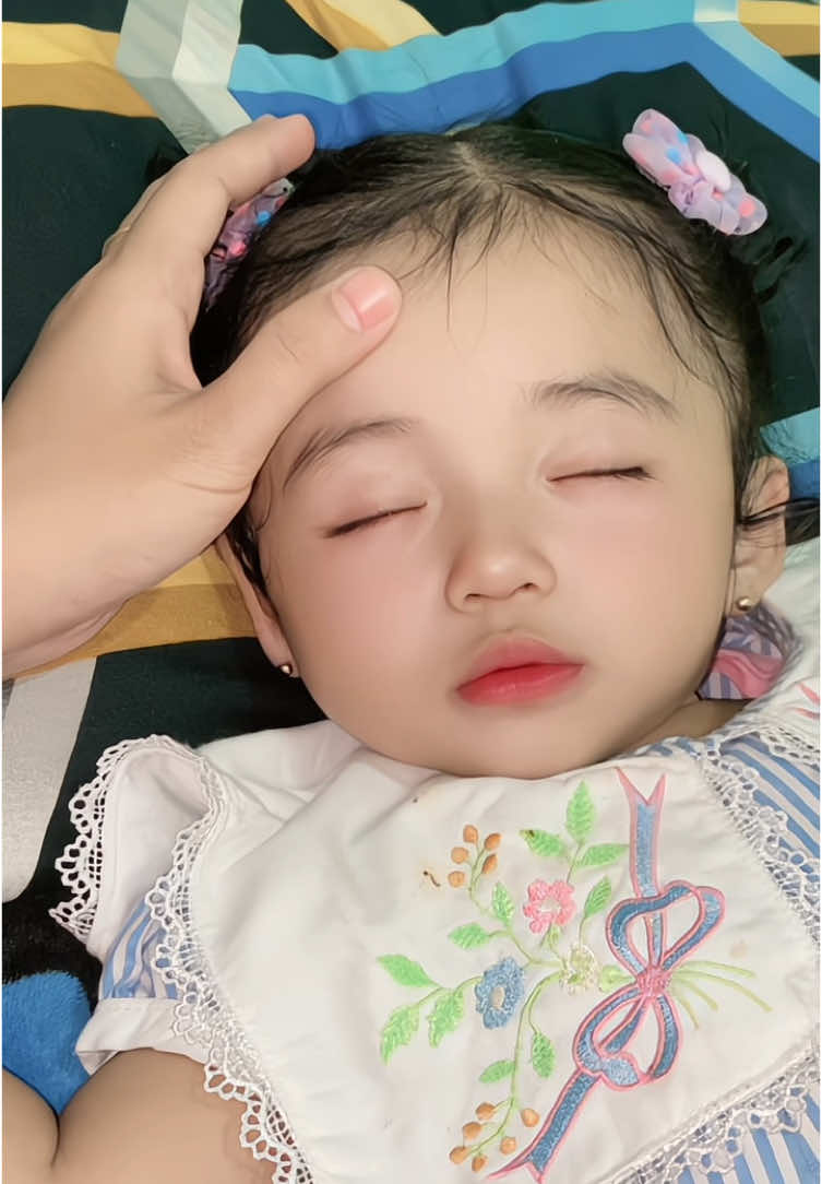 Masyaallah🥹 tumbuh jadi anak yg sholihah ya nak, sehat lahir batin, beruntung dunia akhirat😘 aamiin🤲🏻🥰 #masyaallahtabarakkallah #berlianafaezya #babygirl #bayilucu #bayigemestiktok #fyfyfyfyfyfyfyfyfyfyfyfyfyfyfyfyfyfy #fyp 