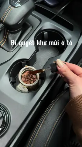 Có bác nào giống em không, lái xe thì không say, chứ ngồi xe là say, từ khi quyết định sắm bộ khử mùi xe ô tô là tvia đỡ say xe, lên xe không còn mùi ghê da nữa, thay vào đó mùi caffe lan toả dễ chịu, đỡ khối tiền đi xông tinh dầu xe kkk. Đang có quà tặng nữa, thế là quất 2 bộ để cả nhà vệ sinh, bàn làm việc luôn. Chỉ 1xxk combo 2 tặng 1, tranh thủ mua để chơi tết xe thơm sang caffe nhé cả nhà ơi. #tinhdauthom #tinhdaucaffe #khumuioto #tinhdaukhumui #tinhdaukhumuioto 