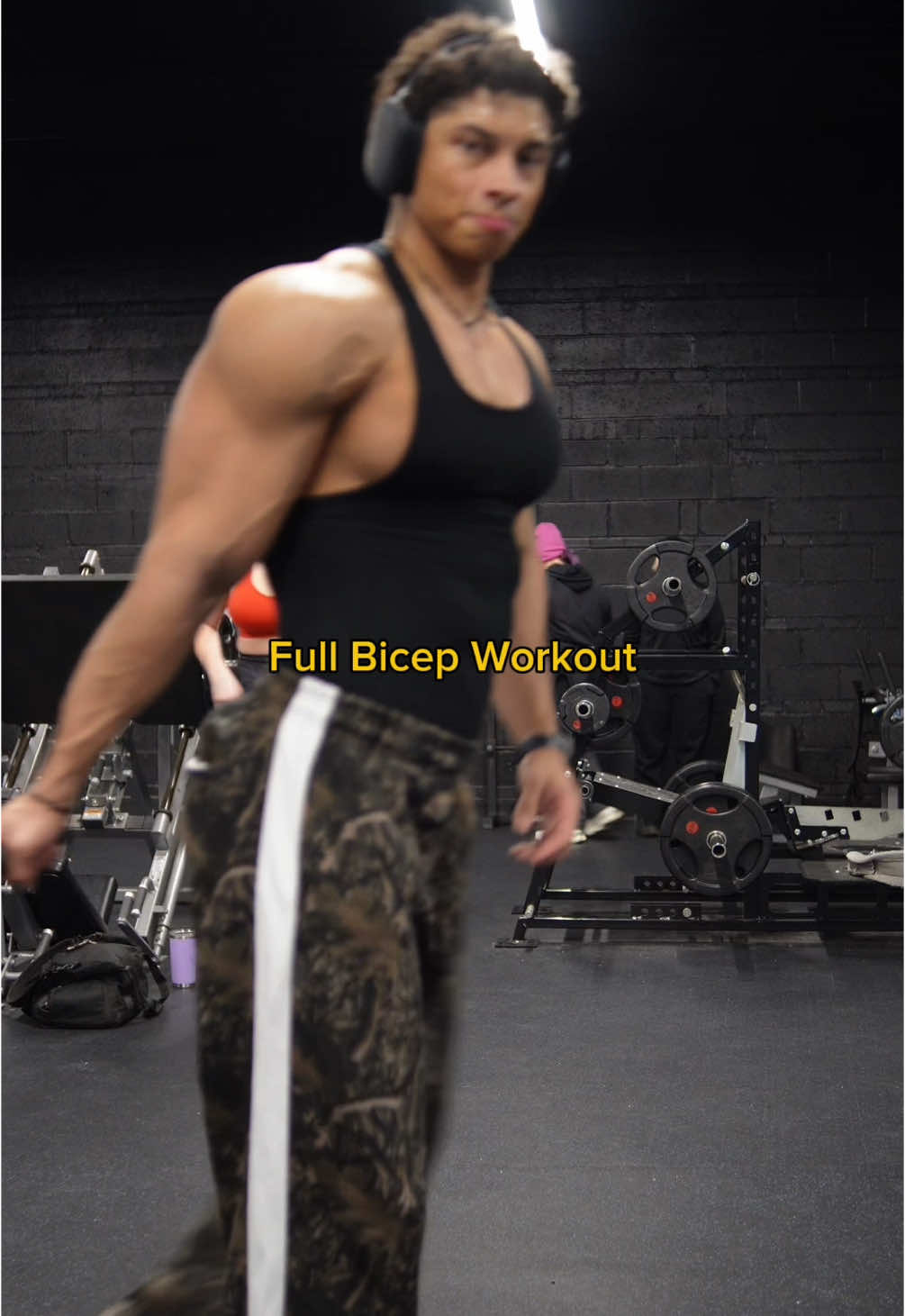 Save for your next bicep workout ✅  1:1 coaching & programs in bio 📲  @youngla  @gymshark  @ehplabs  All code “DRE” 🔱  #biceps #bicepworkout #bicep #bicepcurls #fullworkout #workoutreel