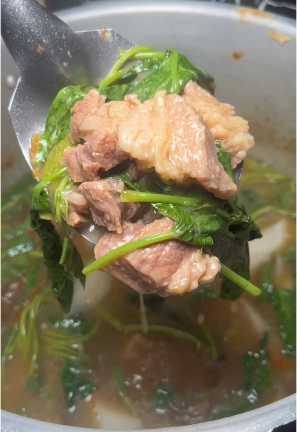 Nilutuan ko ng sinigang na baka yung crush ko! Hahaha ansarap daw! Ngayon lang pala sya nakakain nito hahaha #cassiussl #fyp #trending #viral #foryou #foryoupage #fypシ #food 