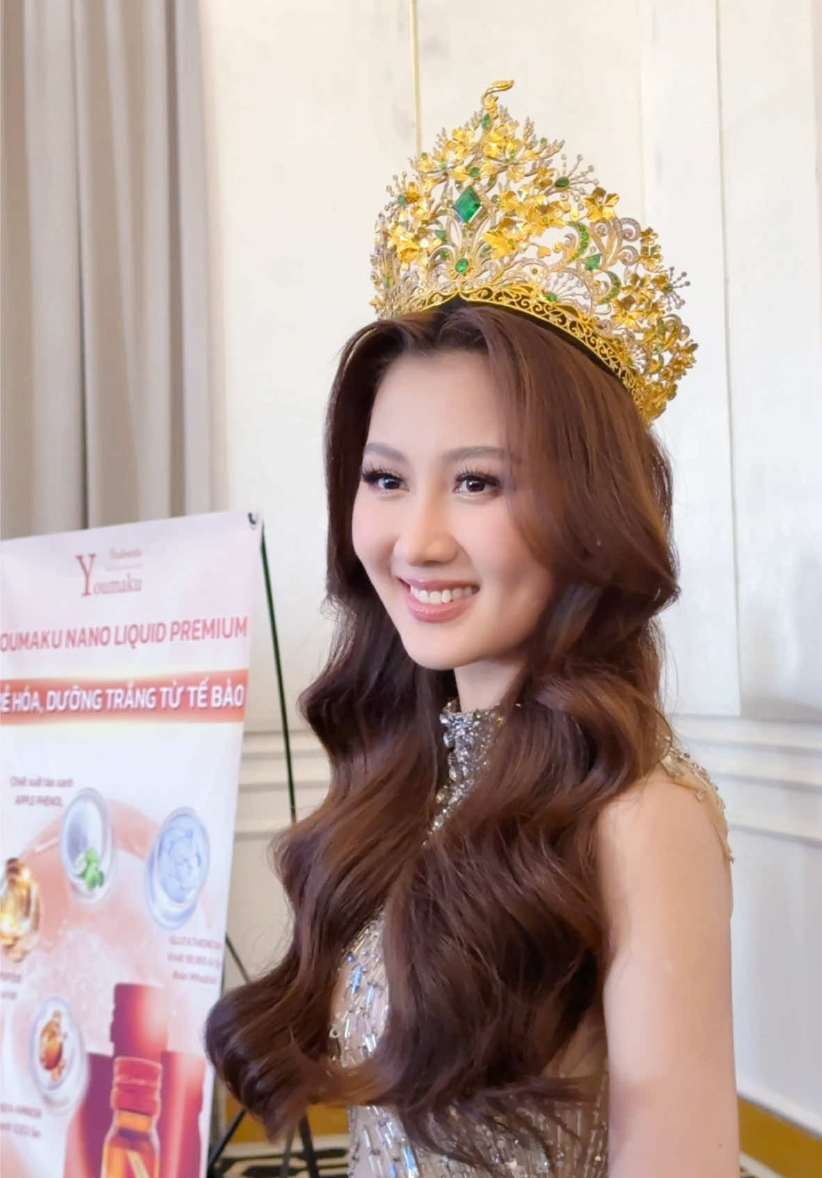 Võ Lê Quế Anh xuất hiện cùng chiếc Vương Miện của cô ấy .  #vuongmien #hoahau #missgrandvietnam #hot #VIỆTNAM #senvang 