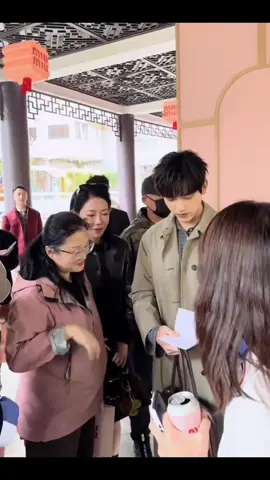 01.16.2025 Chen Feiyu & Liu Haocun at miumiu event in Guangzhou  #chenfeiyu #arthurchen #liuhaocun #miumiu 