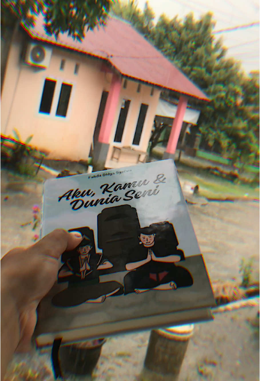 Siapa yang katanya kemaren nungguin buku nya rilis? #buku #bukuharian #bukumotivasi #bukupelajaran #akukamudanduniaseni #novel #sinopsis #bukurekomendasi #deuyungg 