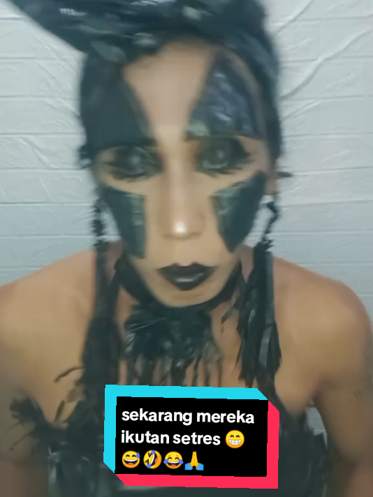 sekarang mereka ikutan setres 😁😅🤣🙏🤗 hiburan seru hiburan semata hiburan tiktok kostum dan aksesoris kantong kresek besar warna hitam by: N3z creative 🌹🙏🌹 & N3z makeup karakter body painting warna hitam 🌹🙏🌹 #semuaorang #fyppppppppppppppppppppppp #hiburansemata #hiburantiktok #pemula #pemulatiktok #creator #