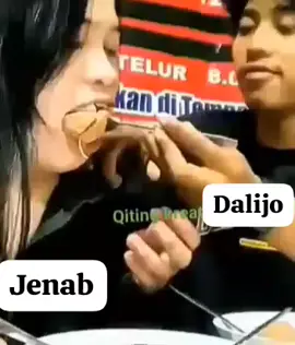 Kisah Percintaan Awal 2025 Antara Dalijo & Jaenab Berakhir di Warung Bakso🤣🤣🤣 #fyp  #viral  @mithaindrakusuma  @Shintyaindrakusuma  @kingkingtrahingkusuma  @rafi7207