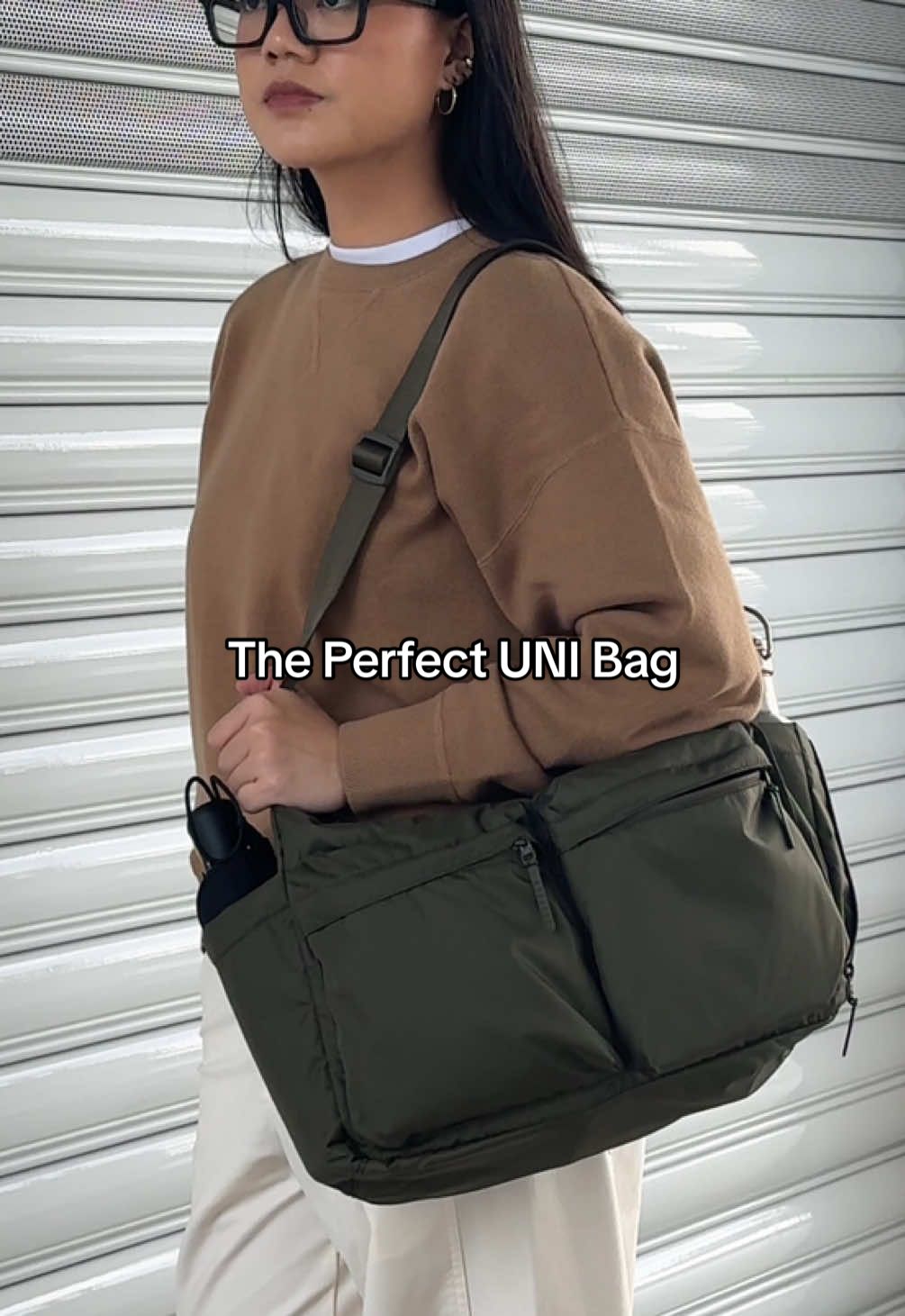 ...and it fits a 15-inch laptop too! Meet the bag that does it all, carries it all and still keeps your style on point. Now available at UNIQLO! #UNIQLOIndonesia #multiwaybag #crossbodybag