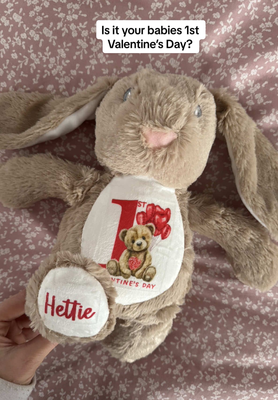 Will this be your babies 1st Valentine’s Day? Valentine’s Day bunnies ❤️ available in brown or white - link in bio to order. Personalisation can be changed #fyp #valentinesbunny #valentinesbaby #valentinesgift #plushtoys 