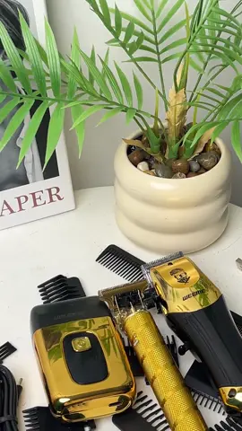 Give Him a Surprise! Men's Electric Hair Trimmer Set #razor #fyp #giftforyou #giftforme #MensHaircuts #MensGift #MensGroomingTips #ProfessionalHaircuts #Valentine'sDayGift #PerfectGift #BarberLife #NewYearGift #HomeHairClipper #HairClipper #TikTokShopLoveAtFirstFind  #spotlightfinds