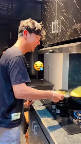 lucu sekali suami kita masak nya #fypシ゚viral#masboy😎#gwsmlovers👹#masboygantenggg🥵#masboygwsmᥫ᭡#povmasboygwsm#masboygarudawismusatriamuda#fyp#garudawisnusatriamuda#boygwsm#masboy😎😎#masboygwsm 