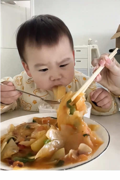 The baby is eating his favorite potatoes today❤️#foryou #fyp #funnyvideo #funny #baby 