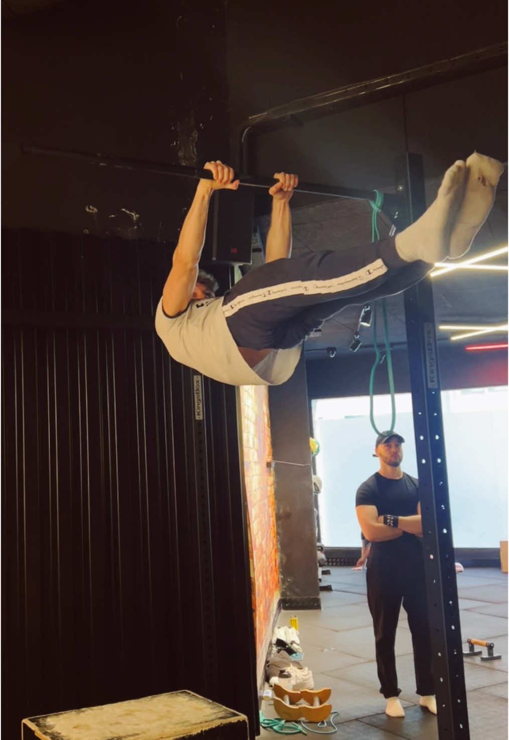 Chaussettes trouées  🧦. Faites des dons     #calisthenie #calisthenics #streetworkout #frontlever #calisthenicsskills #workout 