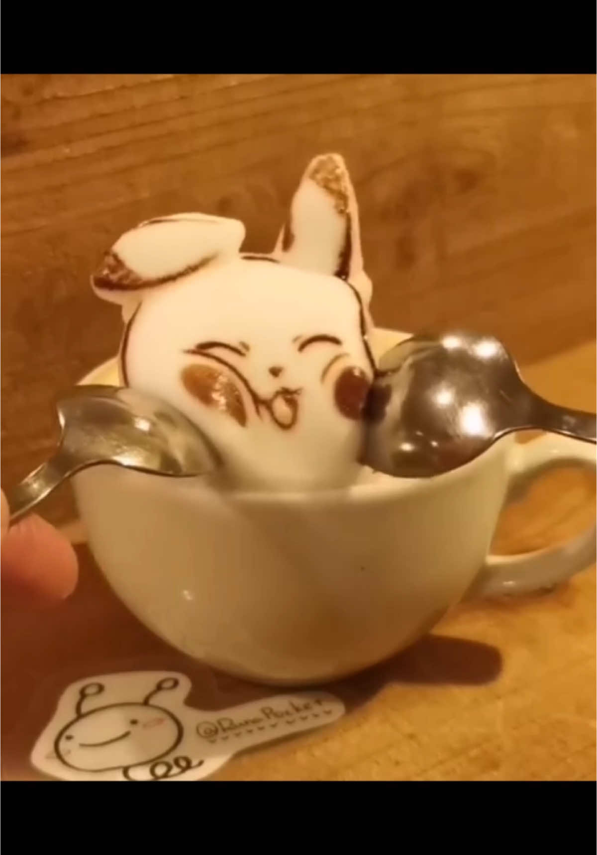 Latteart 🐾🤍 #sneakers #snow  #rabbitsoftiktok #DIY ##fyp  #handcraft #usatiktok #fouryou  #handcrafted #3d #arte #funnyy  @Elysia 🦋 🇺🇸 #usa_tiktok  #usa🇺🇸  @BARISTA_TUTORIALS 