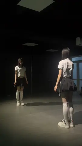 Bad girls like you (dc:@Earth-e )#dance #kimstudio #fypシ 