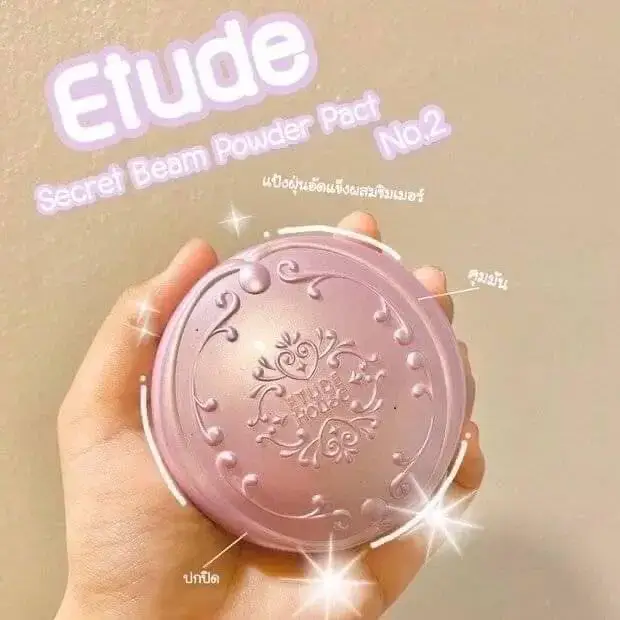 #เทรนด์วันนี้มาแรง  new !! package มาแล้วจ้าาา Etude House Secret Beam  Powder Pact ขนาด 16g. ราคาตลับละ 390 บาท แป้งฝุ่นอัดแข็งไม่ผสมรองพื้น มีชิมเมอร์ช่วยในการกระจายแสงให้ผิวหน้าดูสว่างกระจ่างใสกว่าที่เคย เนื้อแป้งบางเบา พร้อมให้การปกปิดที่ดูเป็นธรรมชาติ  ไม่โบ๊ะ พร้อมควบคุมความมันส่วนเกิน บนใบหน้า ให้ลุคเนียนใส เปล่งประกายแบบสาวเกาหลี  ด้วยการผสมผสานของซีเคร็ท  เพิร์ล พาวเดอร์ 3 ชนิด แป้งจึงกระจายแสงได้ดีขึ้นและดูเรียบเนียนราวกับ ผ้าไหม อีกทั้งยังปกปิดได้ดีเยี่ยม  ผิวจึงดูกระจ่างใสดูเปล่งประกาย อย่างเป็นธรรมชาติ พร้อมส่ง 3 สี • N02 Light Beige  • W13 Natural Beige • W24 Honey Pearl Beige สินค้ามีจำนวนจำกัดนะคะ ค่าส่งพร้อมโอน เริ่มต้นที่ 49 บาท  ค่าส่งเก็บเงินปลายทาง เริ่มต้นที่ 69 บาท ตามน้ำหนักสินค้าค่ะ สนใจสั่งซื้อหรือสอบถาม ID LINE   : 0861546693 TEL : 0861546693 #คัดสรรอย่างดี#ได้มาตรฐาน  #คุณภาพดี  #ราคาประหยัด #สั่งปุ๊ป ส่งปั๊ป