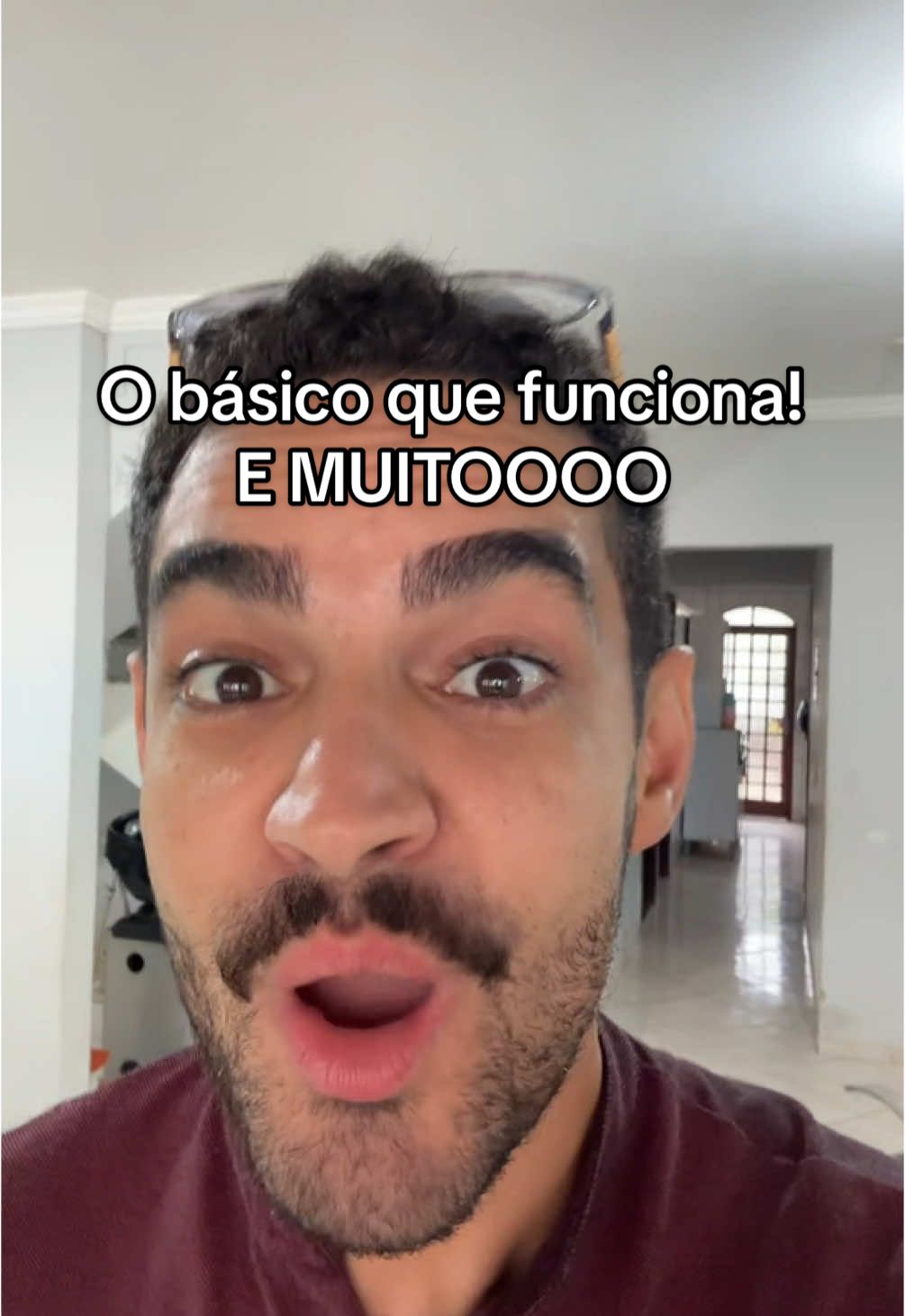 Oi falsa Você tem o hábito de usar leave-in? . Se não, TÁ NA HORA DE USAR! Querem que eu indique dois pra vocês? Um mais carinho e outro mais baratinho, q tal? #cabelo #dica #leavein