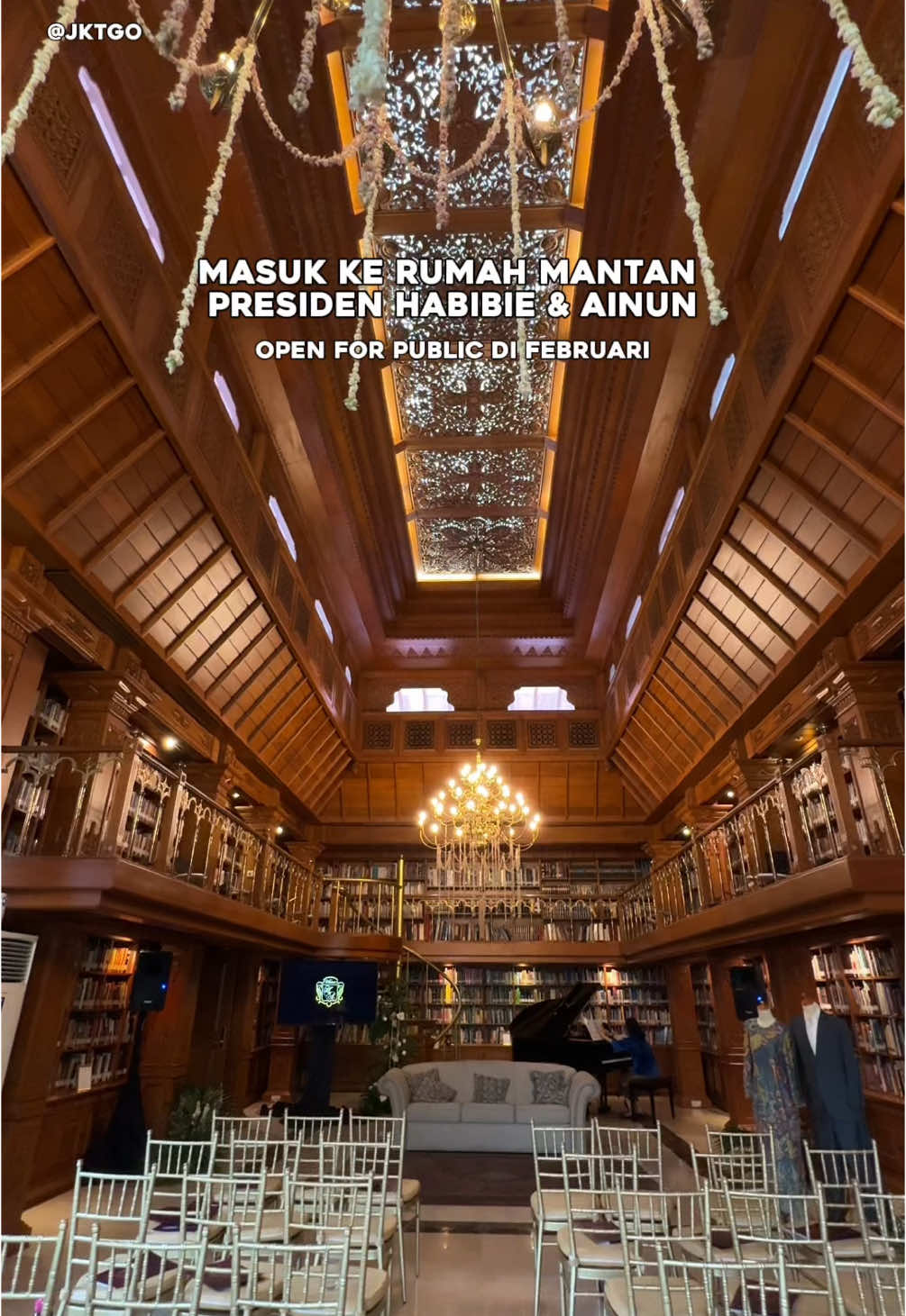 Masuk ke rumah Habibie & Ainun 🫶🏻 bayangin kalian bisa book buat nikah disini 🥹  Wisma Habibie & Ainun bakal open for public di bulan Februari ini! Kalian bisa experience historical tour dan bisa ngadain event juga di sini, untuk info lebih detailnya coba cek di Instagram @wismahabibieainun yaa, dan regist masuknya bisa cek di bio mereka juga 📍Wisma Habibie & Ainun, Kuningan #jktgo