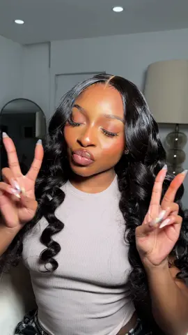 This went way better than I expected😅🩷 I forgot how cute wand curls are @Megalookhair @Megalookwig | LINK IN BIO🥂 |  go sign up for my Instagram giveaway🩷 @mariagoodhair • • • • • • • • • #blackgirlmakeup #blackgirltiktok #wiginfluencer #wigtutorial #wigtok #gluelesswig #luxurywigs #wigtransformation #wiggiveaway #torontocreator 