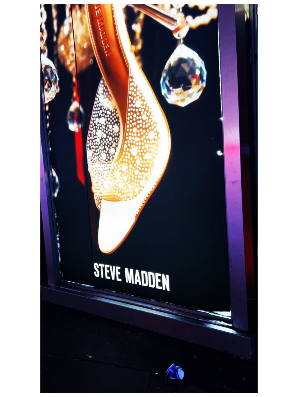 Te haremos conocer las tendencias Neoyorkinas y las acercaremos a ti, síguenos para mas aventuras 💅💃  #vanguardia #novedades #Chile #curiosidades #stevemadden #tienda #lujo #store #carteras #joyas #tendencias #moda #diseño #bling #newyork #storytime 