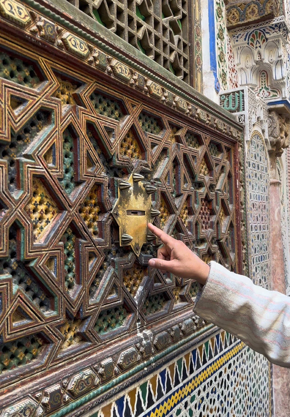 The backside of the founder of Fes city where people give donations to make a wish. #feslocalguide #fezlocalguide #moroccotravel #visitmorocco #tarik_belasri #moroccotoursservices #fes #fezmorocco #guidedtours #fesguide #guidedtours #visitfes #oldmedina #culturaltour 