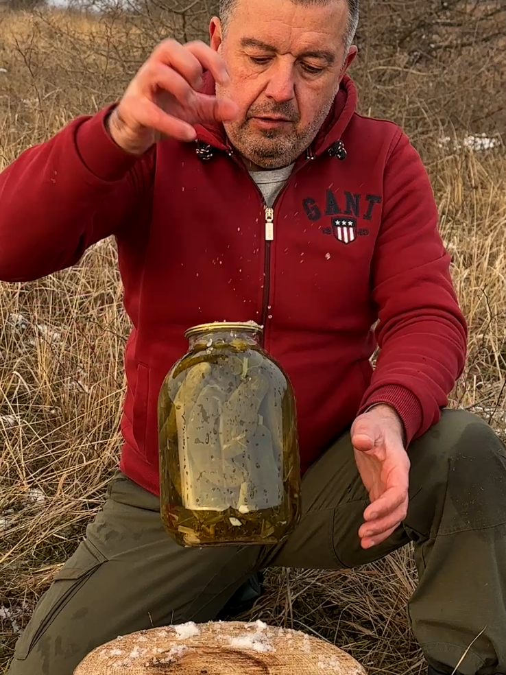 Genius Rope Trick: Lift and Carry Heavy Jars Effortlessly! #survival #bushcraft #Outdoors #camping #forest #ideas #lifehacks #skills 