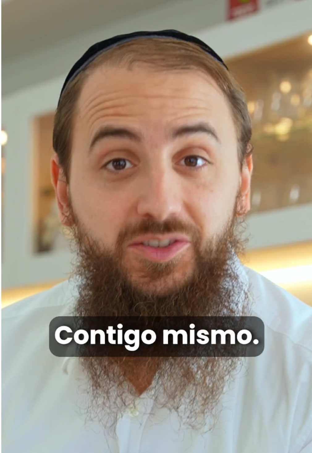 Reconecta con tu voz interior 🧘‍♂️💭 ¿Hace cuánto no hablas contigo mismo? Esa voz interior siempre está ahí, guiándote y advirtiéndote. Al escucharla y entablar un diálogo, puedes canalizar tus emociones, evitar reacciones automáticas y tomar mejores decisiones. 🌟 Hablar contigo mismo no es locura; es sanidad. 🧠✨ Si quieres más herramientas para tu crecimiento personal, escribe “Mentoría” y te cuento cómo unirte a nuestra comunidad. 🚀💬