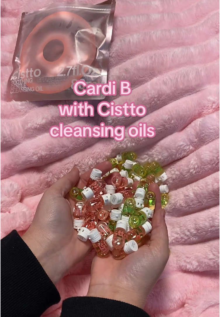 Cardi B with Cistto cleansing oil and makeup remover #cardibwithcistto #cistto #facialcleanser #skincare #cleansingoil #makeupremover #beautyhacks #beautyessentials #ttslevelup #tiktokshopcreatorpicks #fypviralシ #viralfinds 