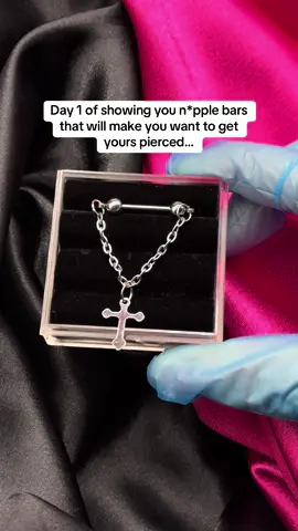 The chained cross 💘💘💘#bodyjewelry 
