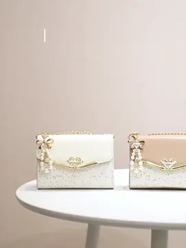 Dê uma olhada em Lovito Casual Bolsa Feminina Pequena de Ombro de Patchwork com Corrente LNA32135 (Off White/Preto) por R$27,99. Compre na Shopee agora!