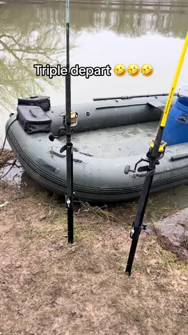 Les bateaux qui passent à font merci 🤣 #peche #tiktok #depart #silure #cassant #fishingedits #fishingrivers #fishinginrivers #fishingtiktoks #catfish 