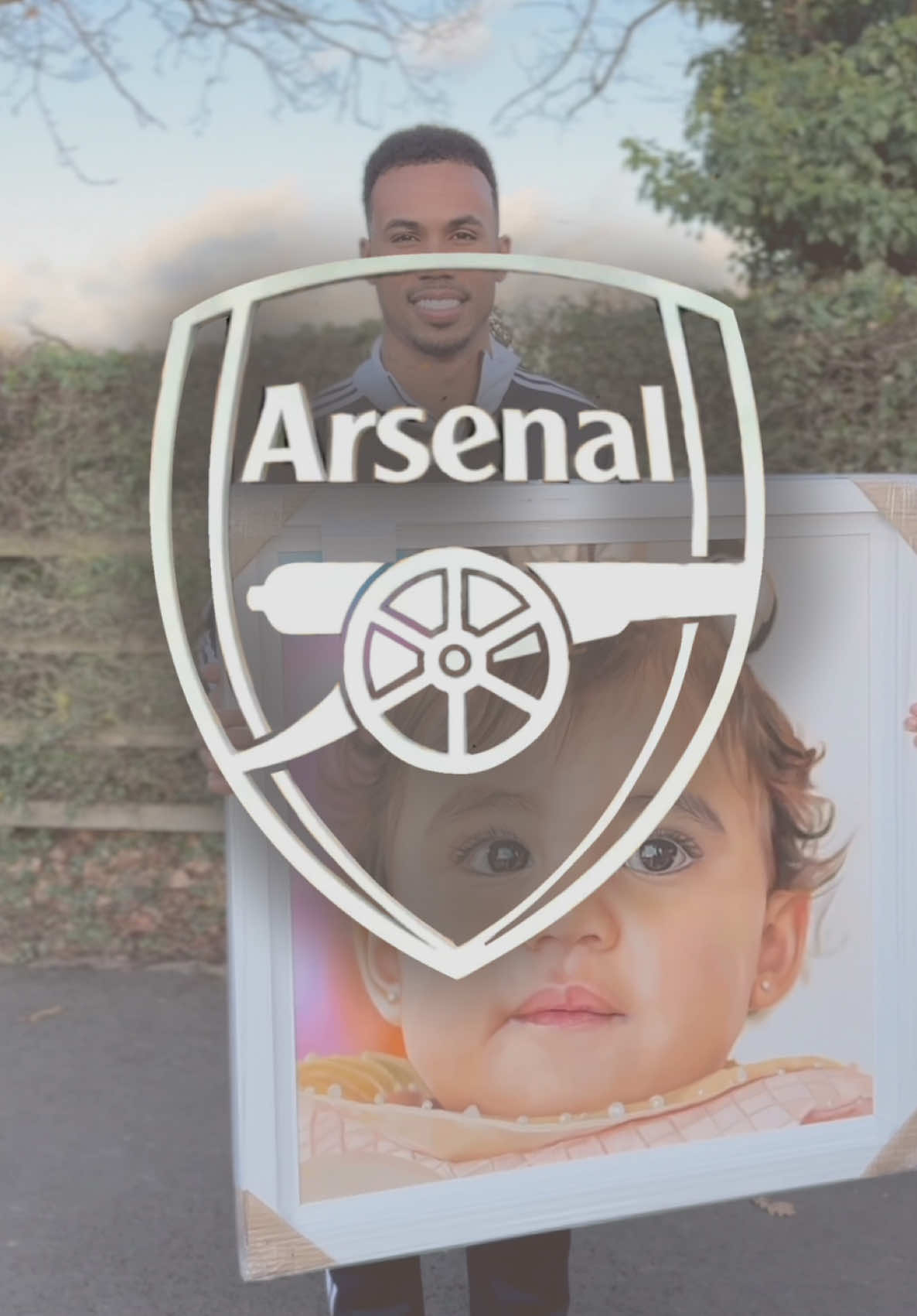I delivered a painting to Arsenal to deliver a painting to Gabriel Magalhães ⚽️🎨 #foryou #gabrielmagalhaes #painting #arsenalfc #portraitpainting @GABRIELLE FIGUEIREDO @Gabriel Magalhães 