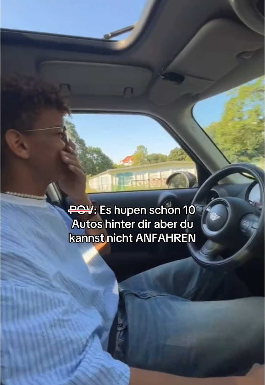Kann es mittlerweile (meistens) @SJ  #fahranfänger #führerschein #autofahren #auto #mini #fy #fahrschule #abwürgen #anfahren #kupplung #teamwork 