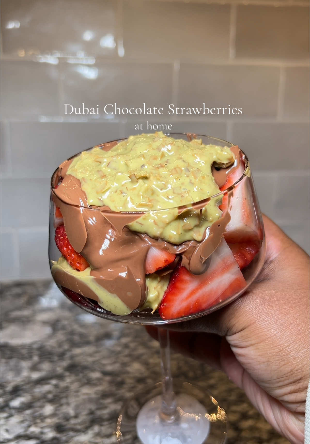 Viral Dubai chocolate strawberries at home 🍓🍫 You gotta make these at home 🫶🏾  #dubaichocolate #dubaichocolatestrawberries #dessertrecipe #FoodTok #desserttiktok 