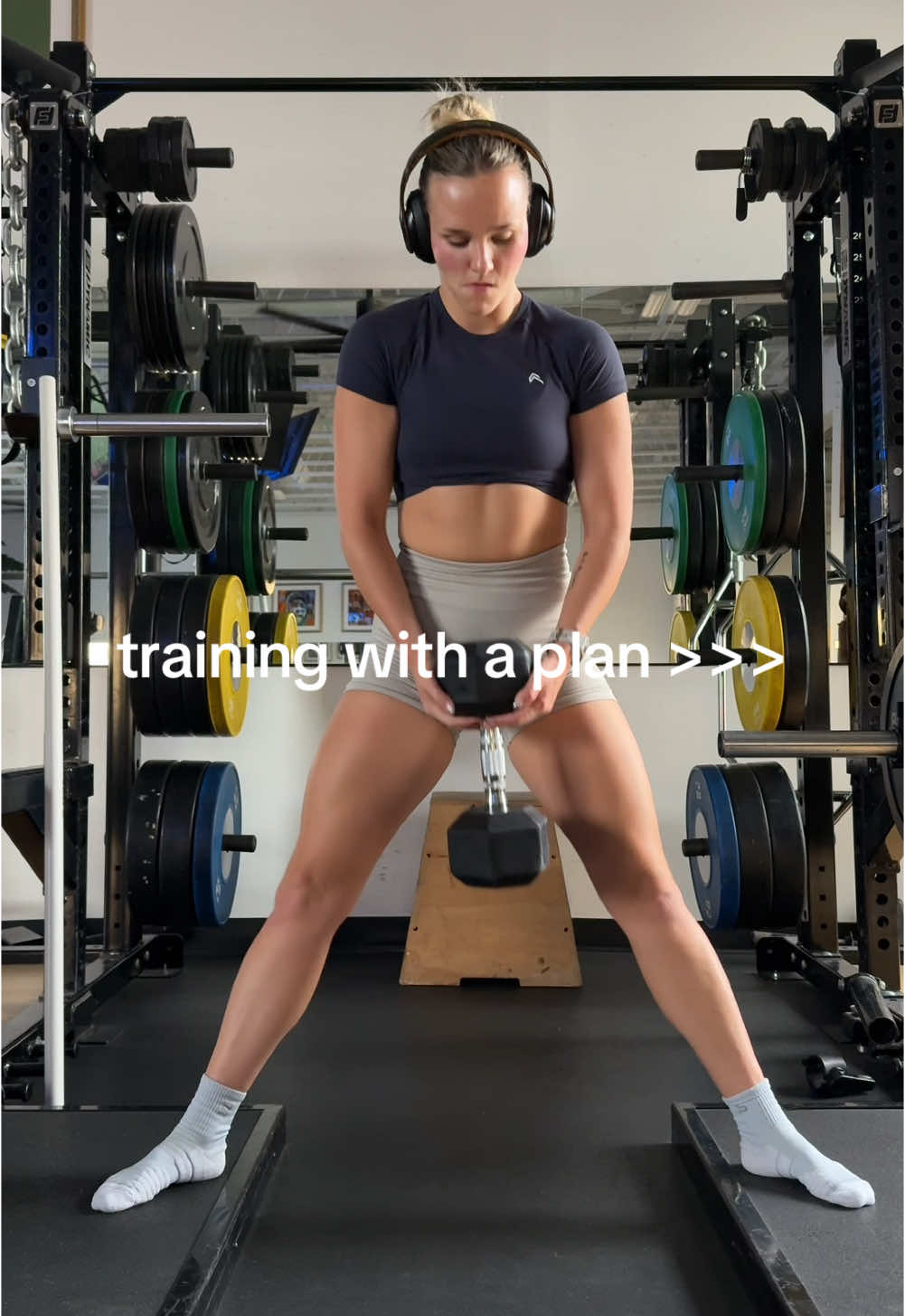 🔗 to workouts - lose fat, gain muscle, train with a plan that will help you achieve your goals. Random workouts = random results. Let’s crush our goals together #workoutmotivation #workoutsforwomen #workoutroutine @Ladder | Fitness App 