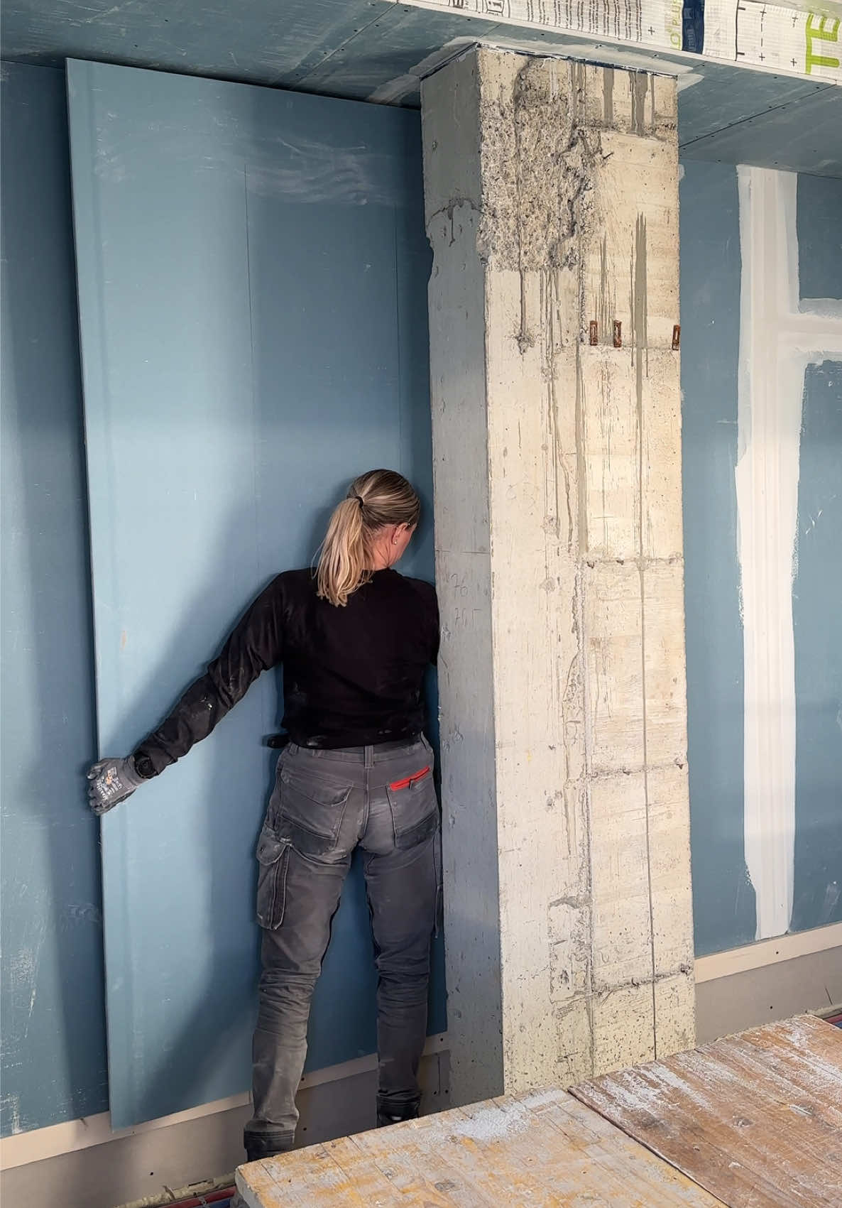 “Doubling up on acoustic drywall for maximum soundproofing! 🛠️💪 #SoundproofingDoneRight #DIY#construction #constructionlife #constructionworker #drywall #drywallinstallation #renovation  #btm #celtniecība #būvniecība #remonts #frenchriviera 