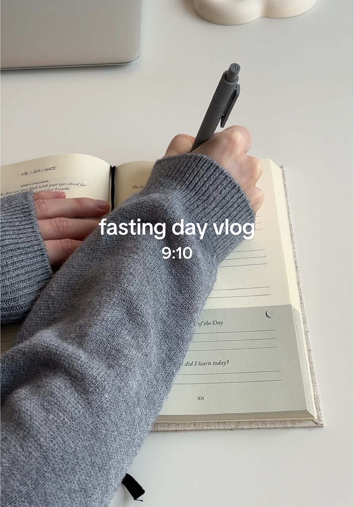 Spend the day with me 🎀 fasting edition 🤲🏼 • #5am #morningroutine #muslimah #asmr #fasting #pray #5amclub #muslimtiktok 