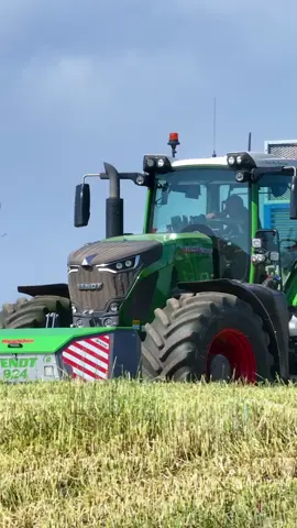 SLAINS PARK cutting rye 🌾🚜 #farming #farmtok #tractor #drone #dji #agriculture #Scotland #fendt #harvest  @Alan Smith  @Euan Robertson  @Ross Agri Services  @Robbie Don  @Willy Gardiner  @CLAAS KGaA mbH 